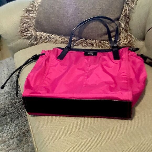 BURBERRY EVERYDAY NYLON LEATHER TRIM TOTE, LAPTOP, TRAVEL, VACATION, SCHOOL - Picture 9 of 10